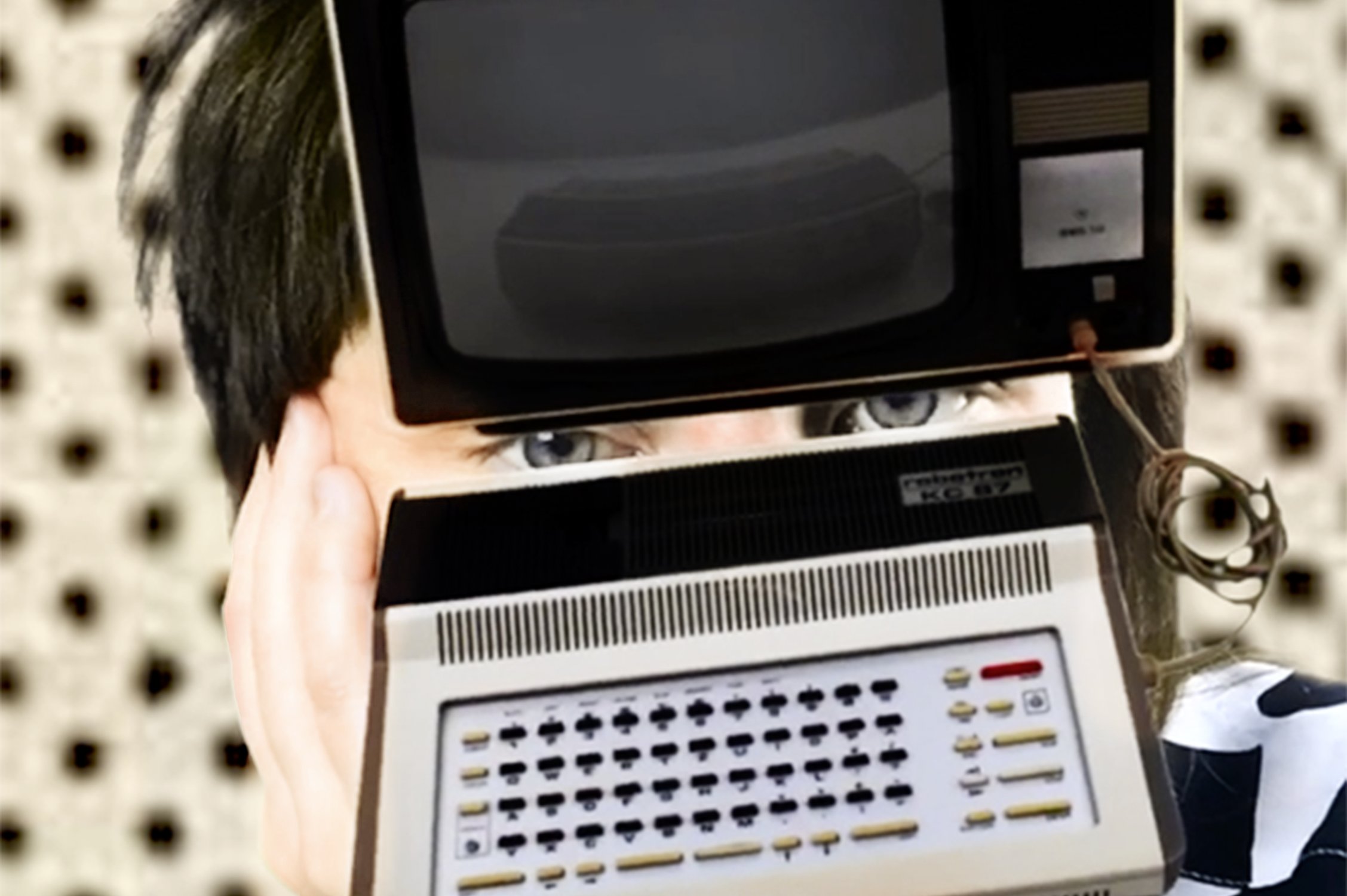 Nadja Buttendorf zeigt ein Video aus ihrer Webserie „Robotron a tech opera“