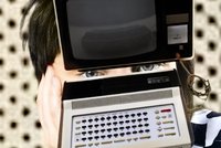 Nadja Buttendorf zeigt ein Video aus ihrer Webserie „Robotron a tech opera“