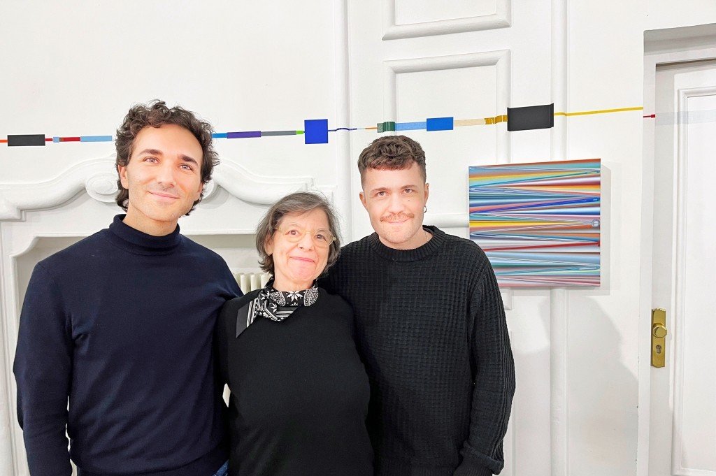 Kurator Nuno de Brito Rocha mit Jac Leirner und Rafa Silvares (v. l.)