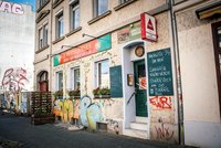 Das „A Petisquiera“ liegt zentral am Lindenauer Markt – mit direktem Blick ins Viertel