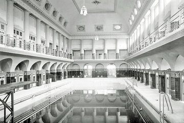 Herrenschwimmhalle