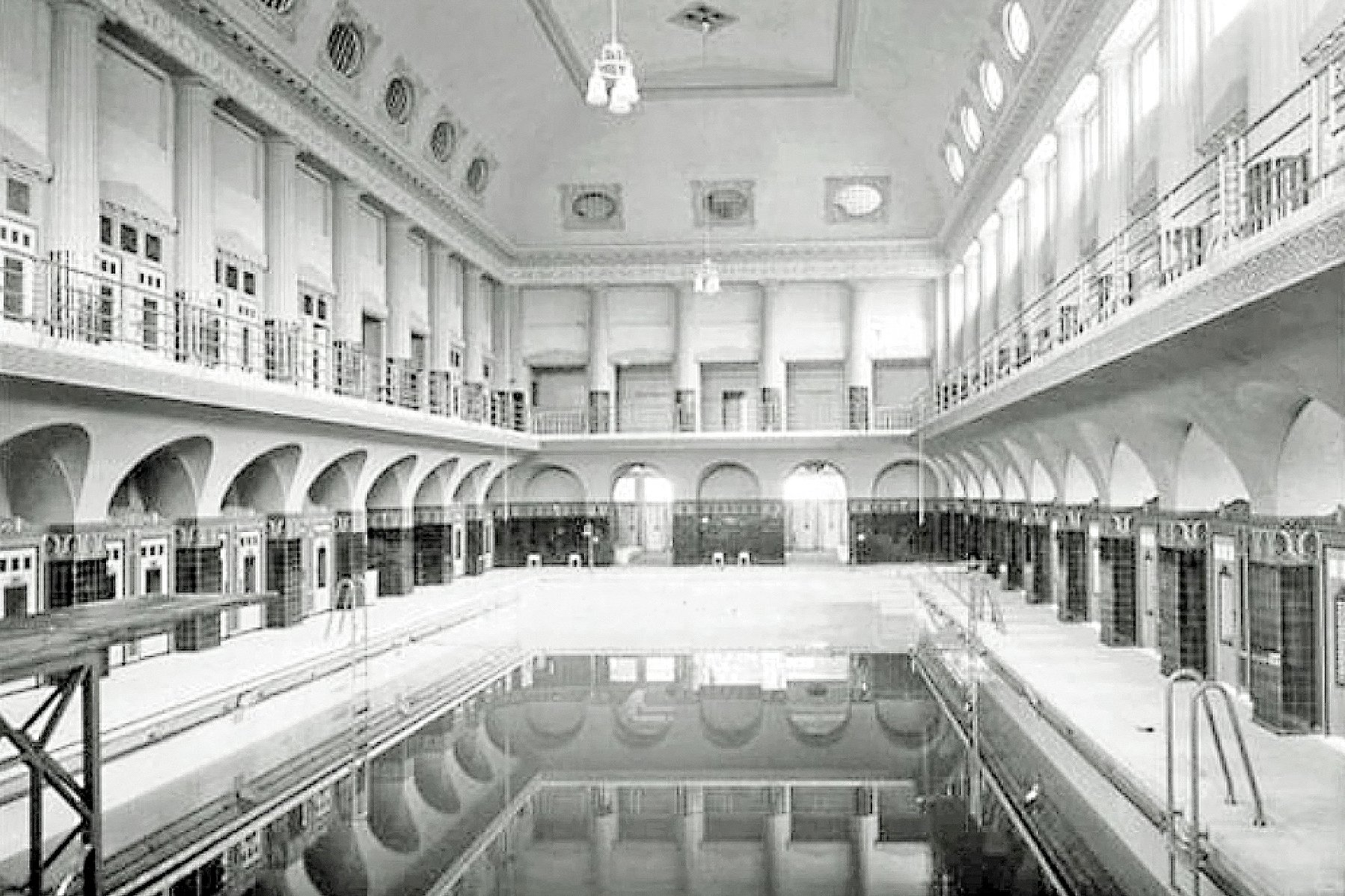 Herrenschwimmhalle