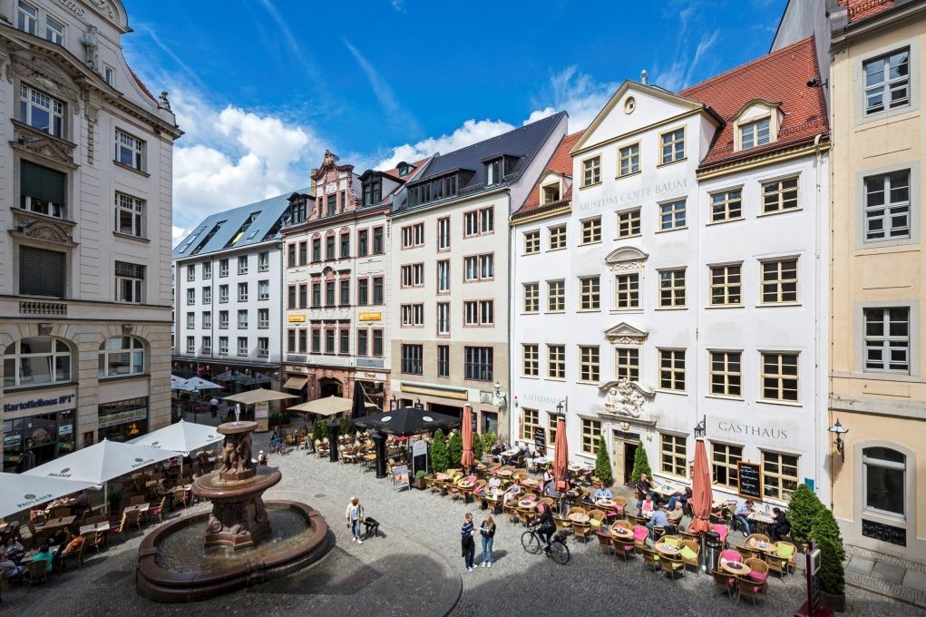 Die Portalplastik gab dem barocken Gebäude den Namen „Zum Arabischen Coffe Baum“