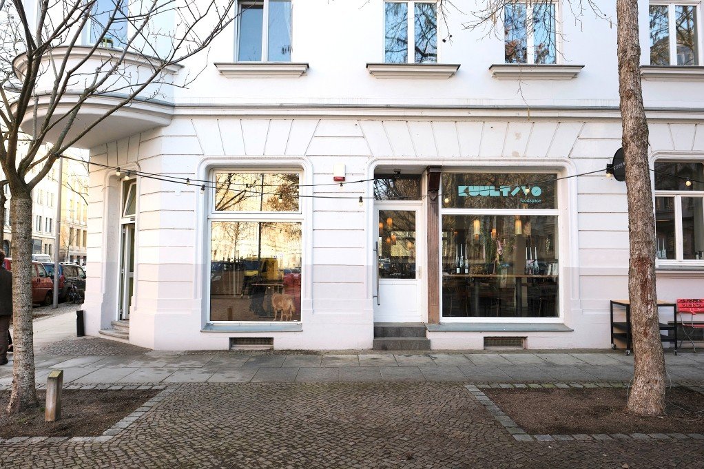 Direkte Nachbarschaft: Rechts Kuultivo, links studio kuu.
