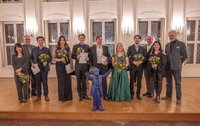 Der Vorstand des Wagner-Verbandes mit seinen aktuellen Stipendiaten
