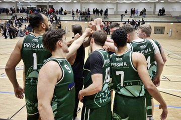Mit großem Teamgeist schafften die Uni Riesen den Klassenerhalt in der 1. Regionalliga Südost