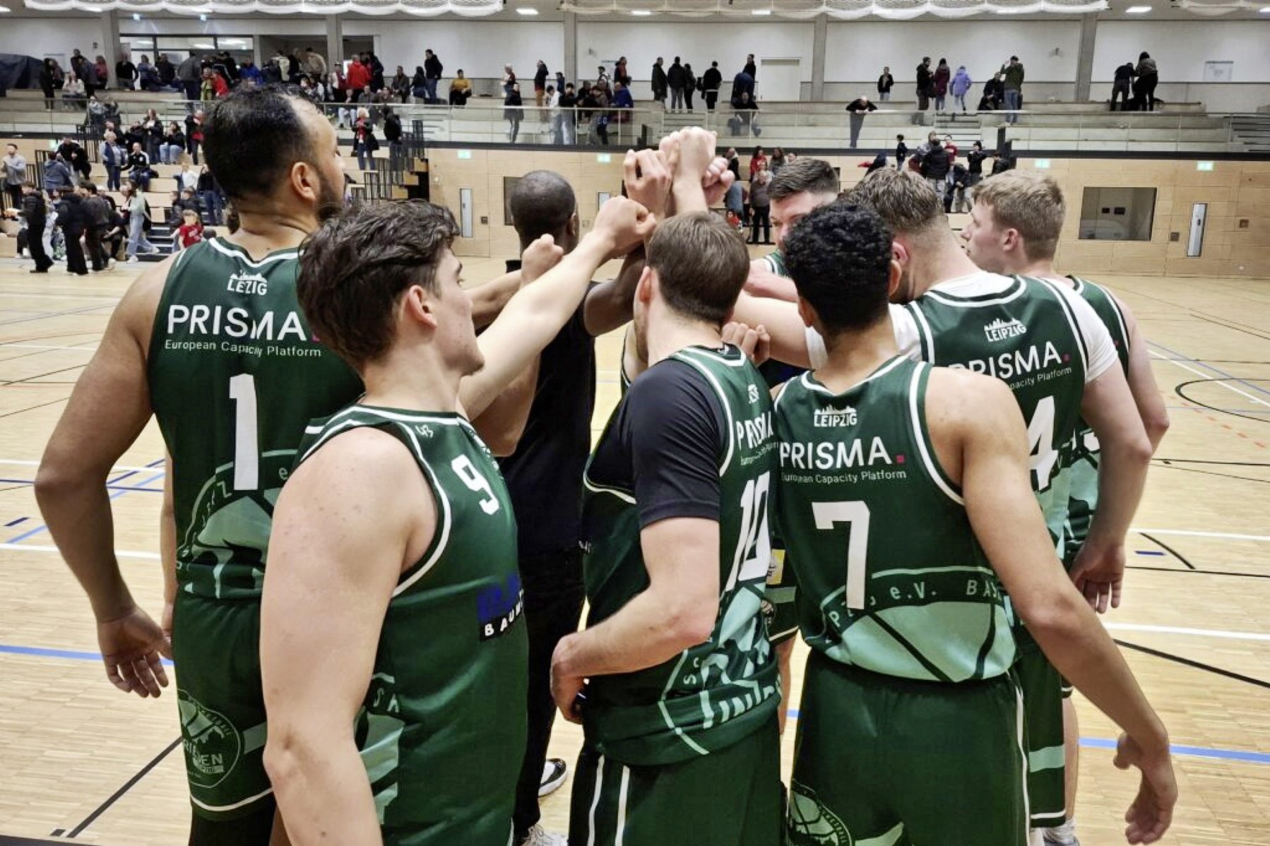 Mit großem Teamgeist schafften die Uni Riesen den Klassenerhalt in der 1. Regionalliga Südost