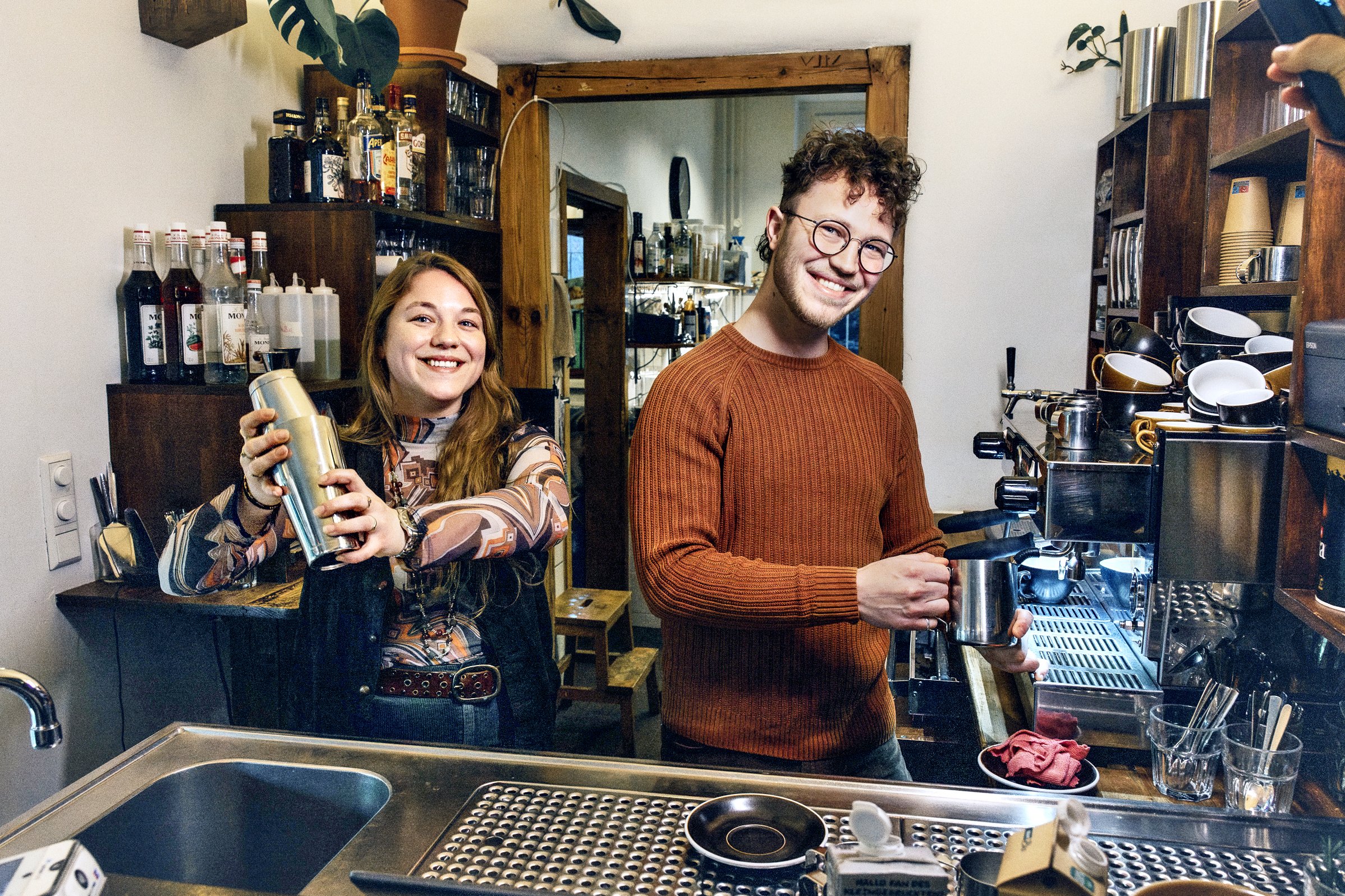 Ab 17 Uhr hat man die Wahl zwischen Kaffee und Cocktails