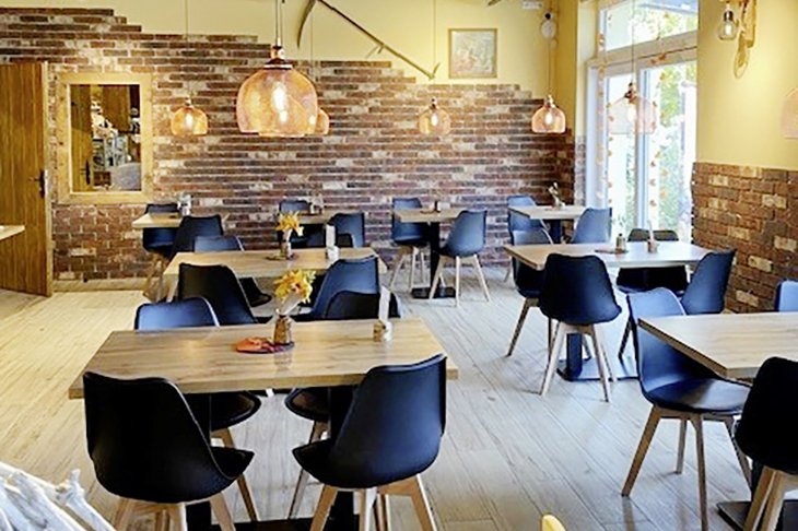 Ein Blick in das Café des Hofladens: Hier mischt sich der Duft von Suppen und Kuchen