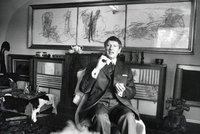 Gerhard Altenbourg, hier 1986 in seinem Künstlerhaus, wählte seinen Künstlernamen nach seiner Heimatstadt