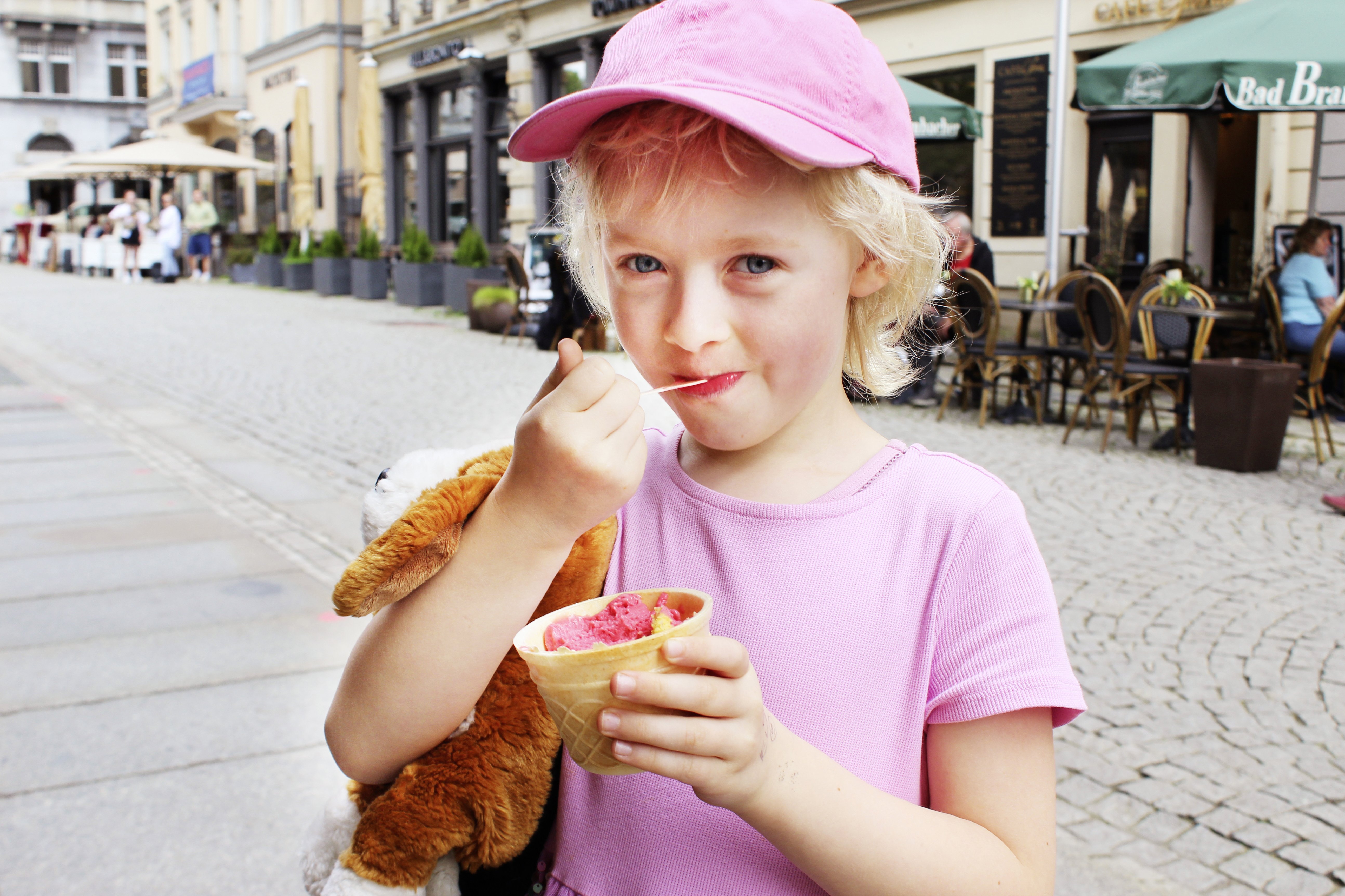 Kind mit Eis