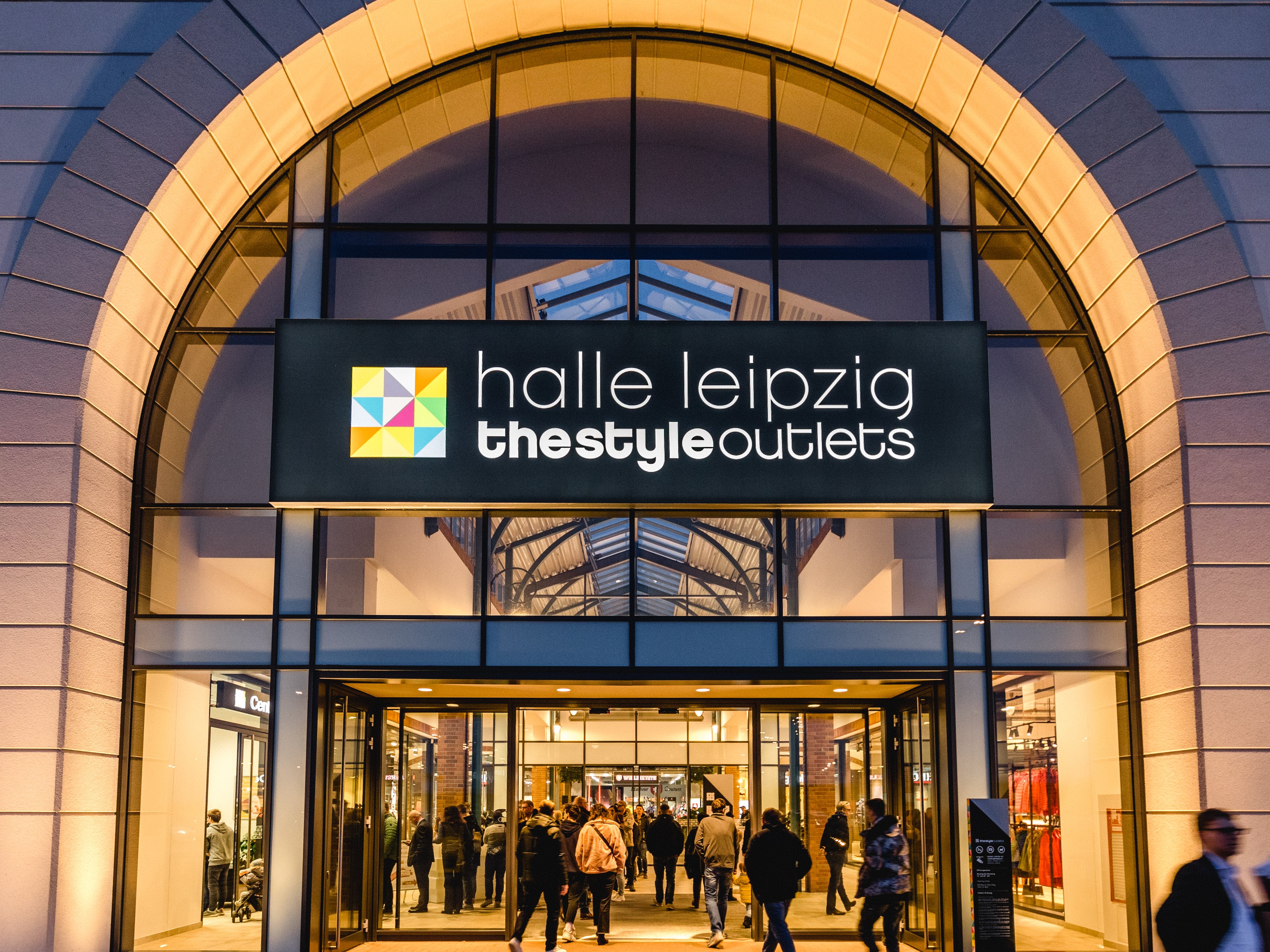 Late Night Shopping im Halle Leipzig The Style Outlet