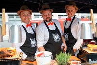 Grill-Coach Oli veredelt Fleisch