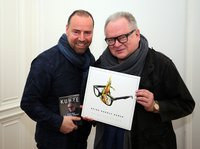 Matthias Winkler und Heinz Rudolf Kunze posieren für Kunzes neues Album