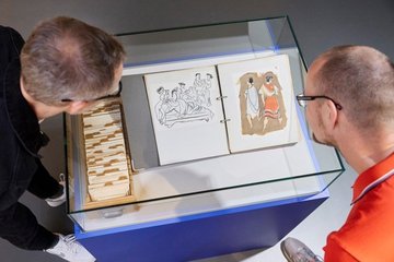 Der Ordner zeigt Studien verschiedener Zeichner, die sich als Mitarbeitende beim Mosaik bewerben