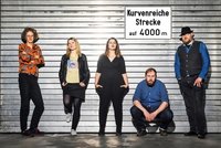 Die Lesebühne Schkeuditzer Kreuz wird 18 Jahre alt: Kurt Mondaugen, Franziska Wilhelm, Marsha Richarz, Julius Fischer und Hauke von Grimm sind die Autoren