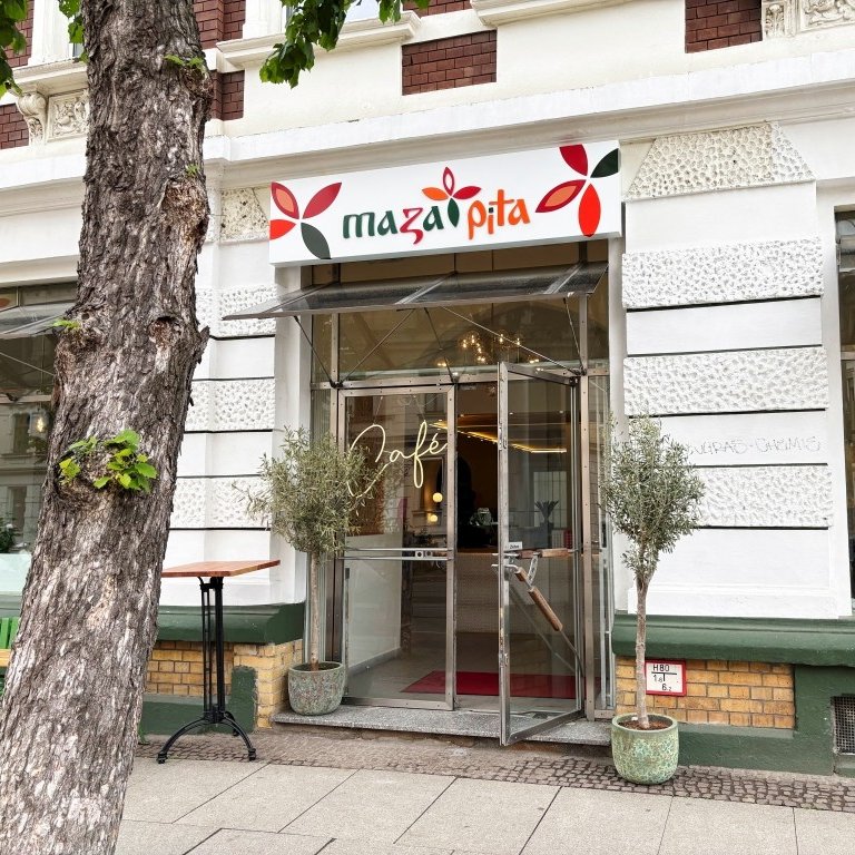 Gleich links neben dem Maza Pita Bistro: Das Nachbarschaftscafé
