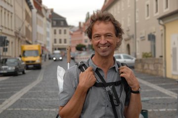 zusehen ein Porträt von Bertram Weisshaar