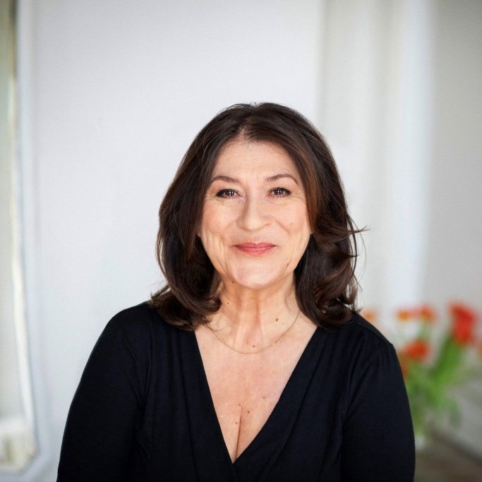 Eva Mattes