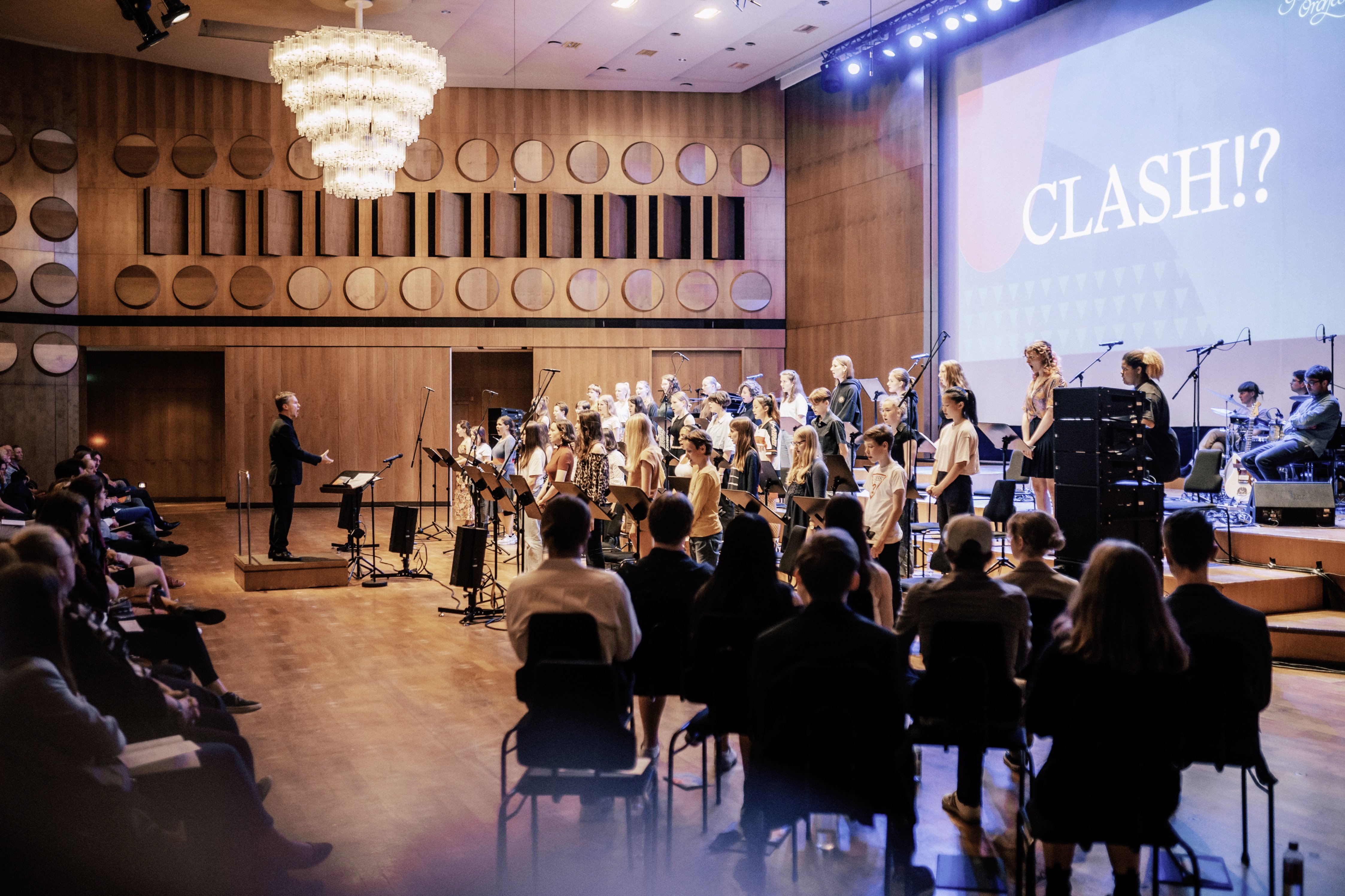 Durch das Clash!?- Konzert führt auch dieses Mal wieder Dirigent Frank-Steffen Elster