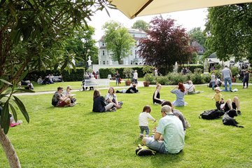 Entspannte Atmosphäre auf dem Kunstmarkt