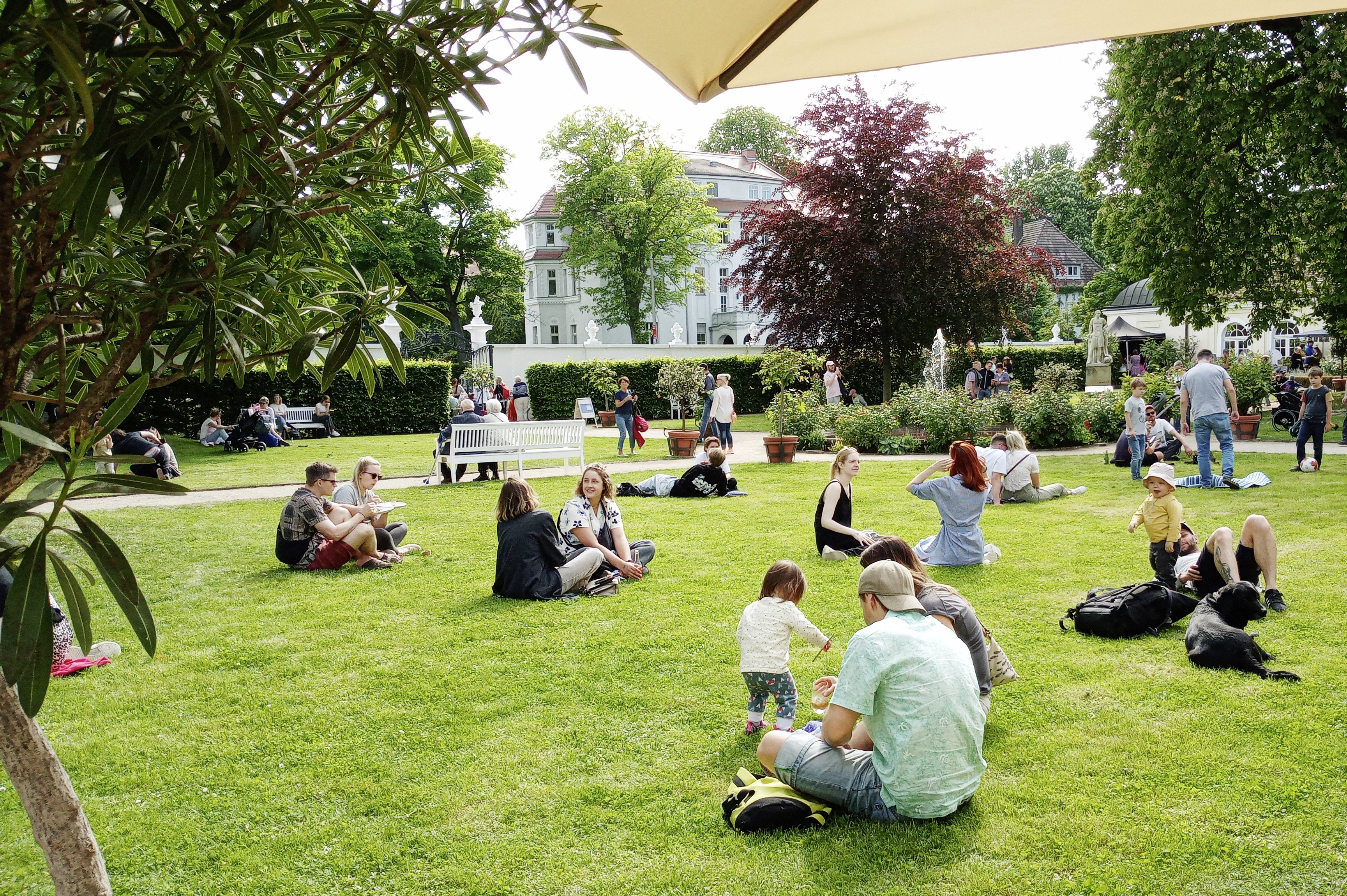 Entspannte Atmosphäre auf dem Kunstmarkt