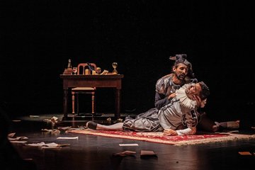 Feña Ortalli und Diego Ingold improvisieren ein Königsdrama