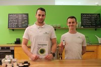zusehe ein Porträt von  Lukas Ott und Julian Rosenhauer