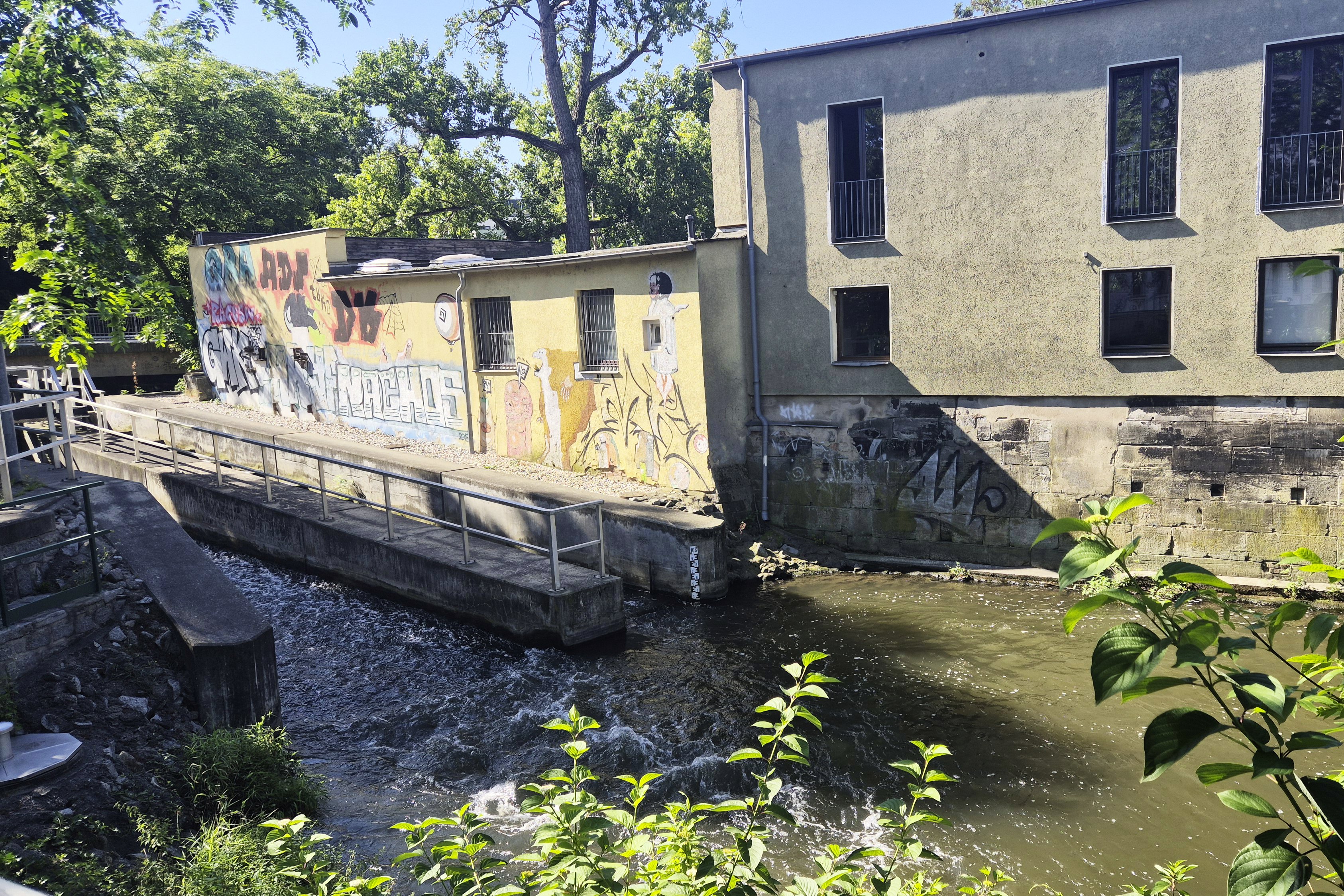 Heute ist der Standort nicht mehr als Flussbad erkennbar