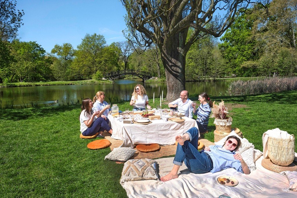 Die Ahoi-Redaktion verbrachte die Mittagspause bei einem Boho-Picknick im Johannapark