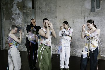 Armin Hokmi beleuchtet mittels Tanz seine Heimat Iran