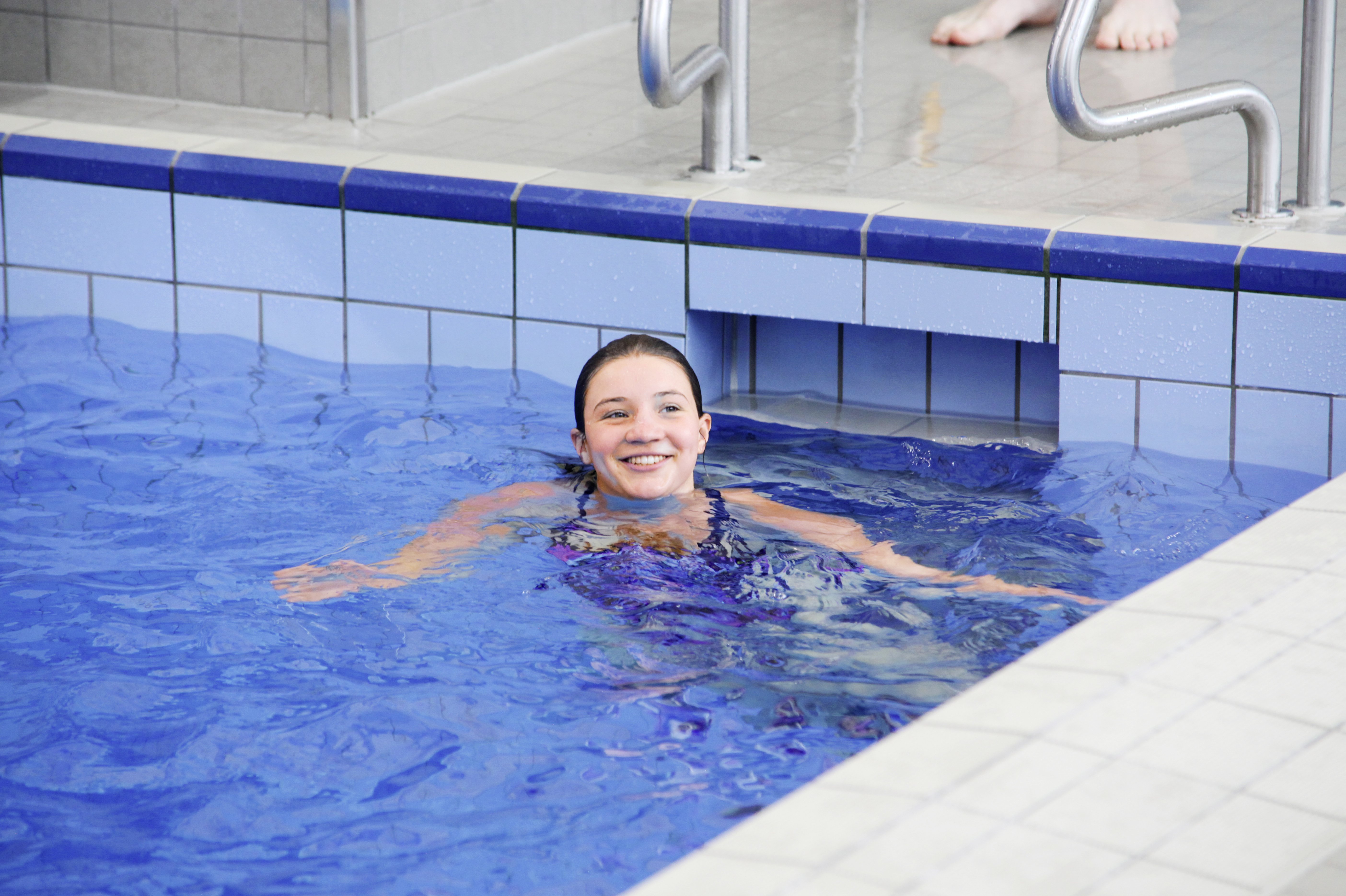 Johanna Krauß im Schwimmbecken