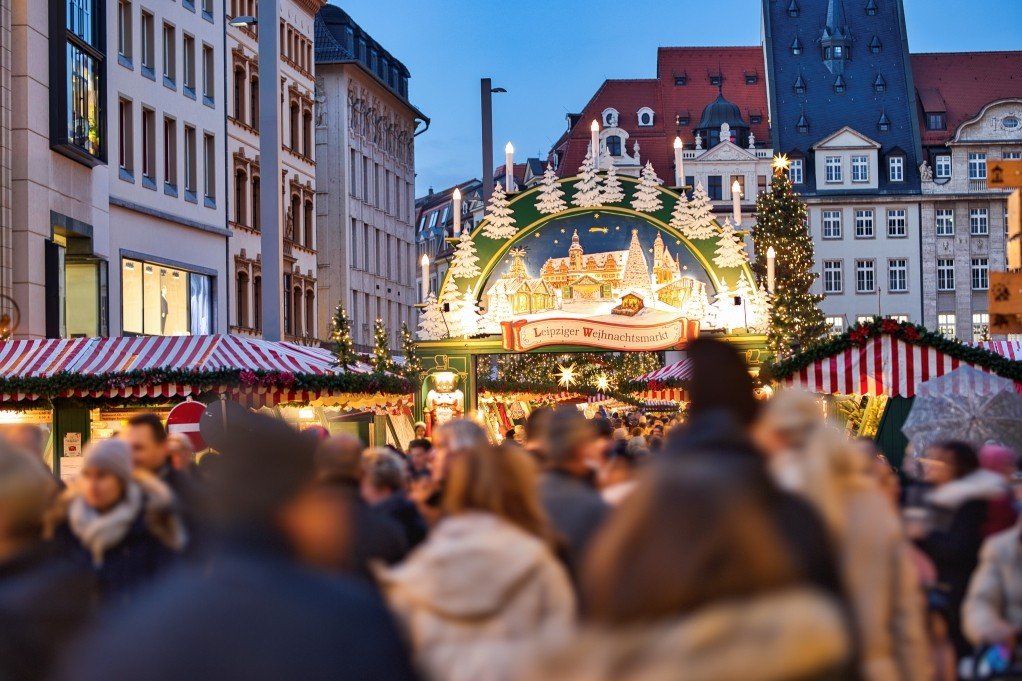 Auf der 90-minütigen Weihnachtsmarkt-Tour der Stadtevents gibt es einiges zu erfahren und zu probieren