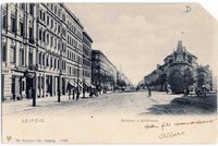 Um 1905: Am Südplatz treffen Südstraße und Kochstraße aufeinander. Die Kochstraße 4 liegt direkt am Platz. Die Straße folgt einem alten Verkehrsweg, der einst Teil der mittelalterlichen Via Imperii war. Ab 1872 fuhr hier die Pferdebahn.