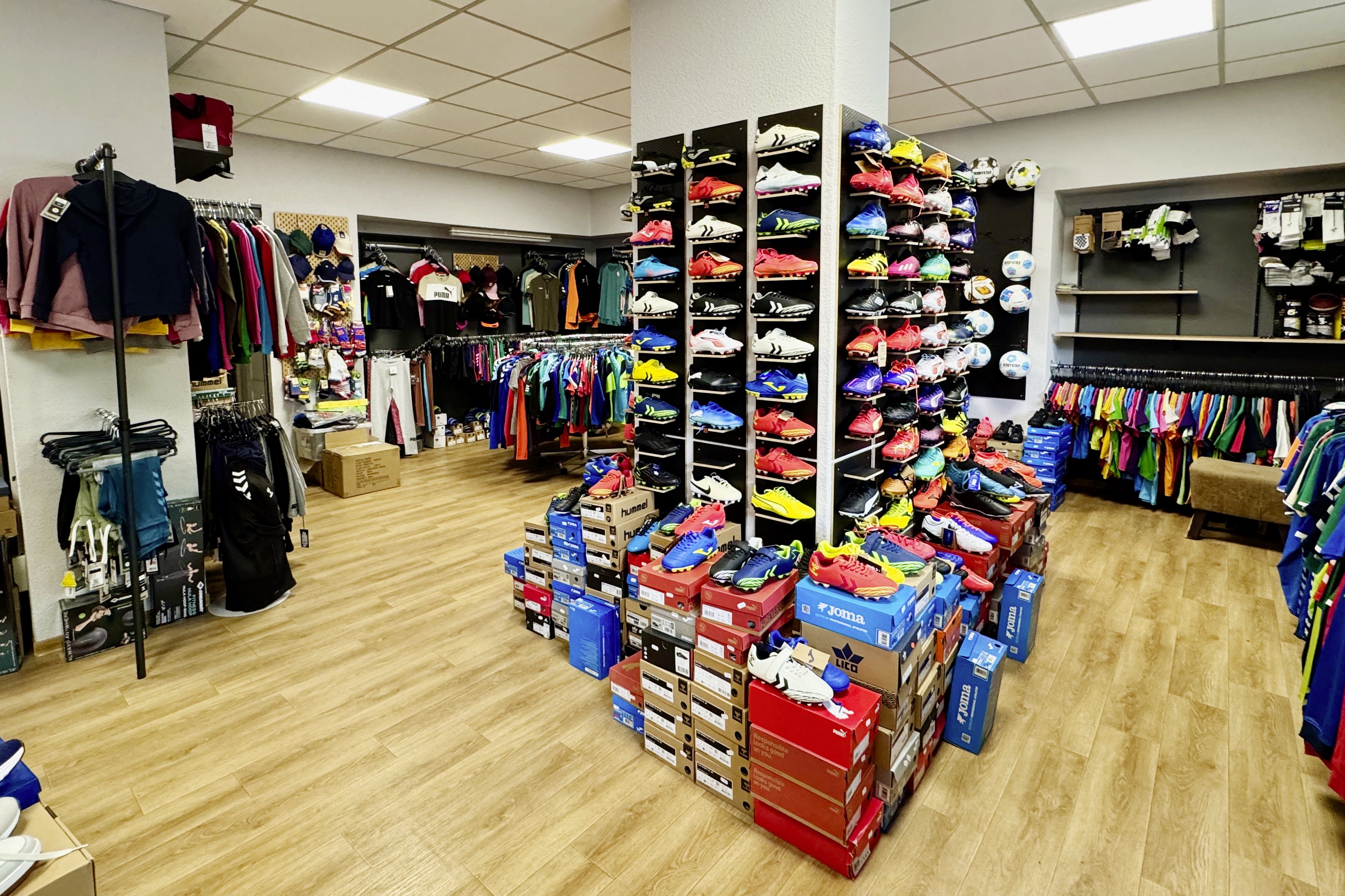 Im Sportladen Leipzig werden vor allem junge Teamsportler glücklich