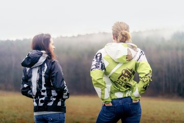 Schickes Upcycling: Jacken aus alten Sportdrachen