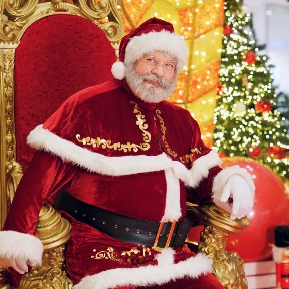 Der Weihnachtsmann ist im NOVA vor Ort und ein beliebtes Fotomotiv für Familien