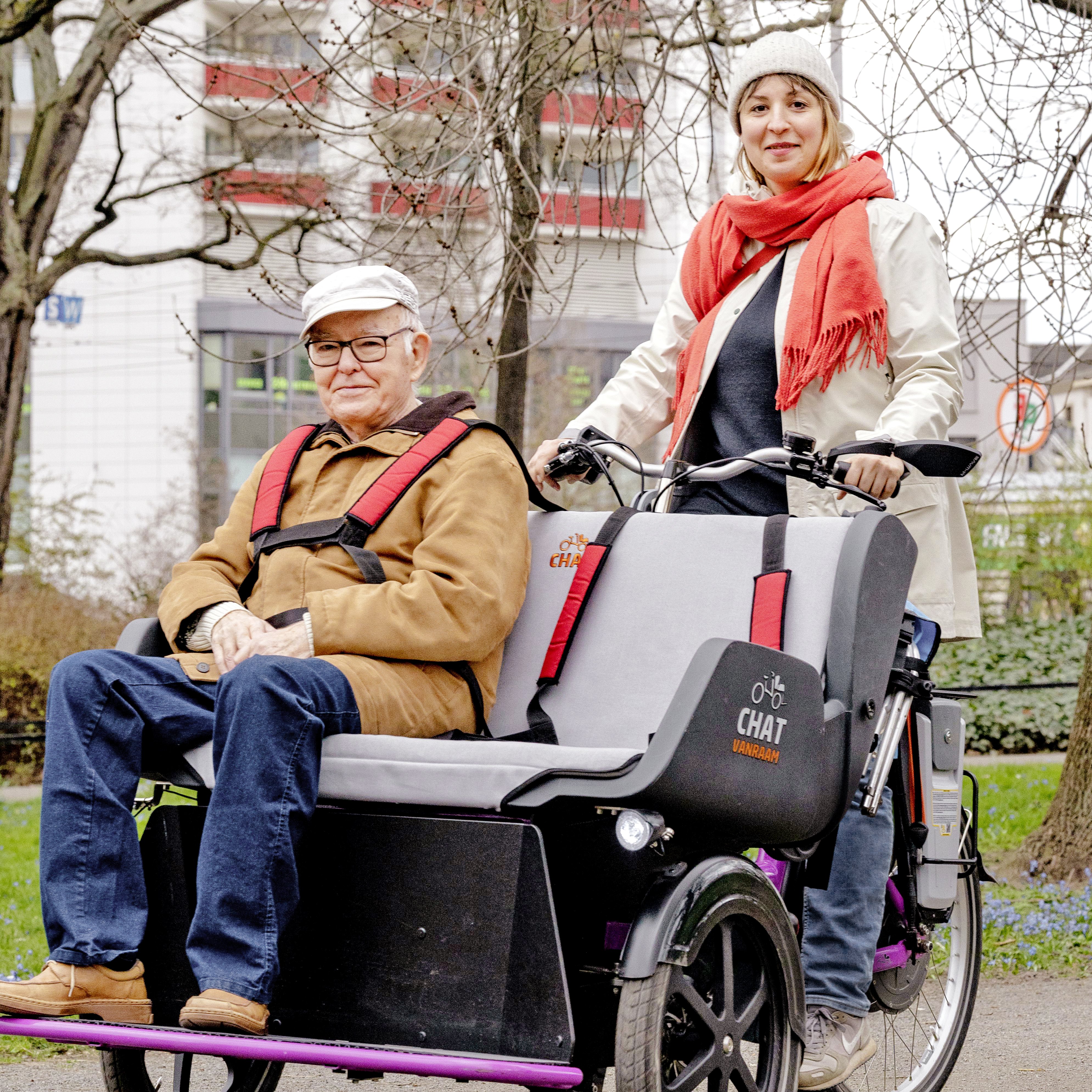 Ehrenamtliche Anne und Senior Dieter