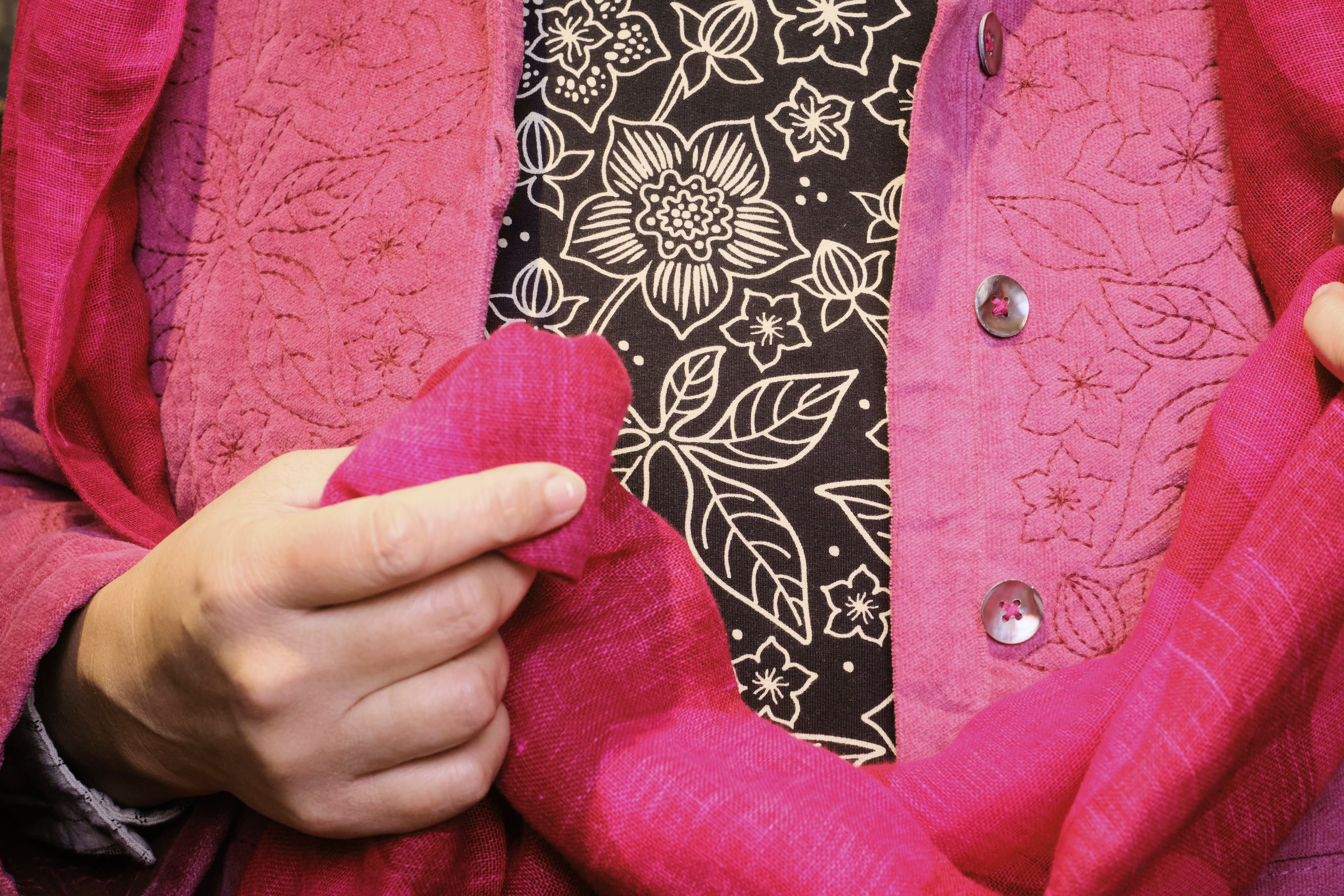 Florale Prints und Stickereien