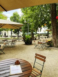 Biergarten auf historischem Areal