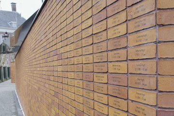 Das Amsterdamer „Holocaust Namenmonument“ erinnert auch an Emanuel Querido