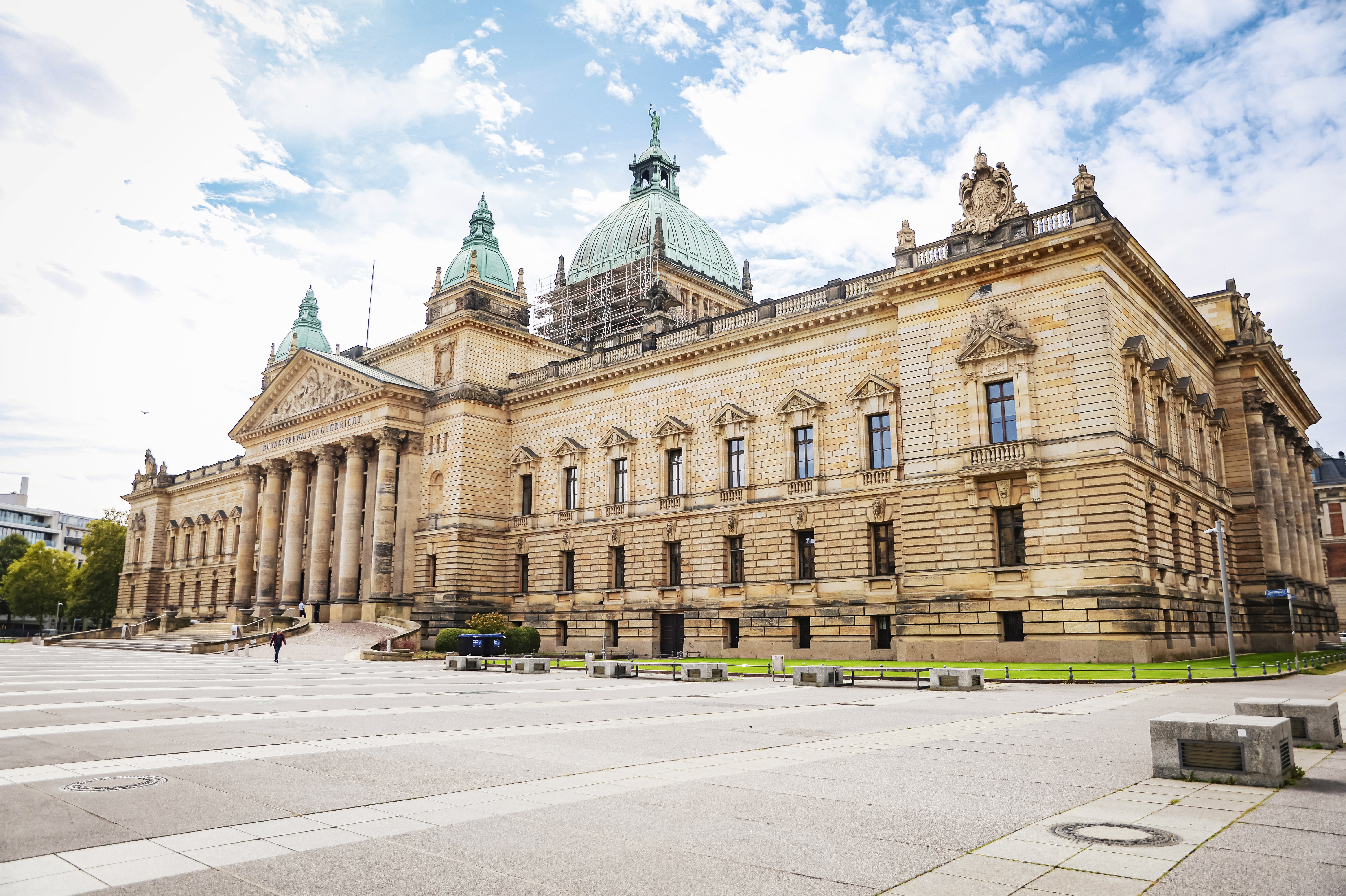 Das Bundes&shy;ver&shy;waltungs&shy;gericht ist ein architektonisch spannendes Gebäude mit Geschichte(n)
