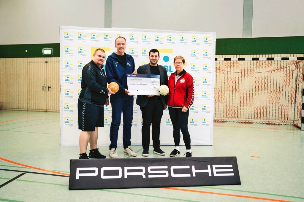 Der Stadtsportbund Leipzig kann sich über 16.000 Euro von Porsche Leipzig freuen