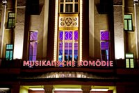 Die Fassade der Musikalische Komödie