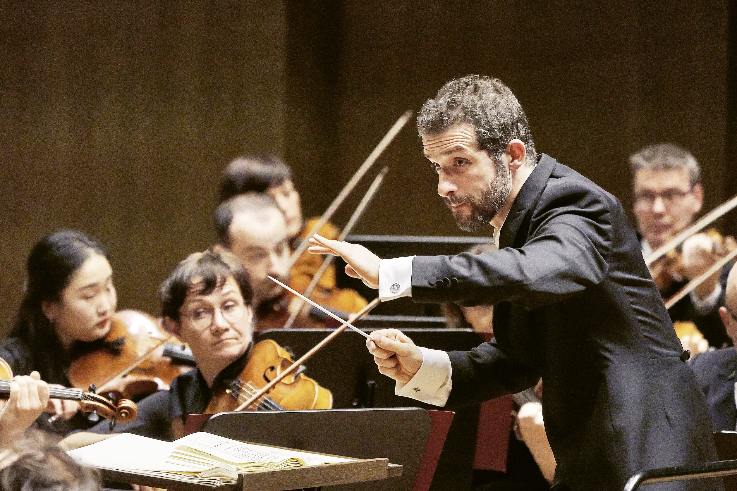 Der israelische Musiker Omer Meir Wellber kommt als Dirigent und Pianist ins Gewandhaus