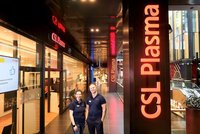 Die Centermanager vor dem modernen Plasma Center in den Höfen am Brühl