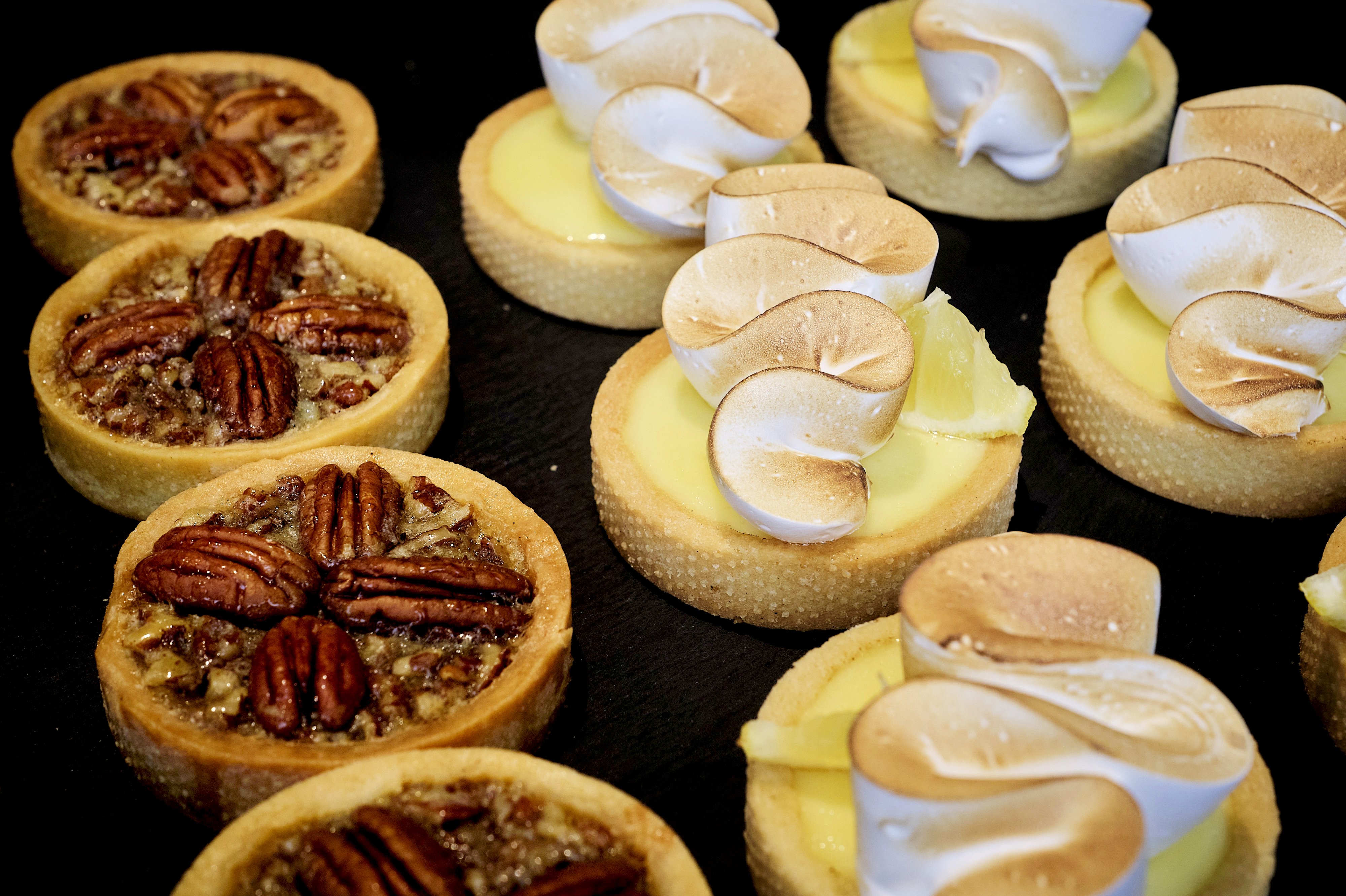 Täglich sind neben Kuchenklassikern auch verschiedenste Tarteletts im Angebot