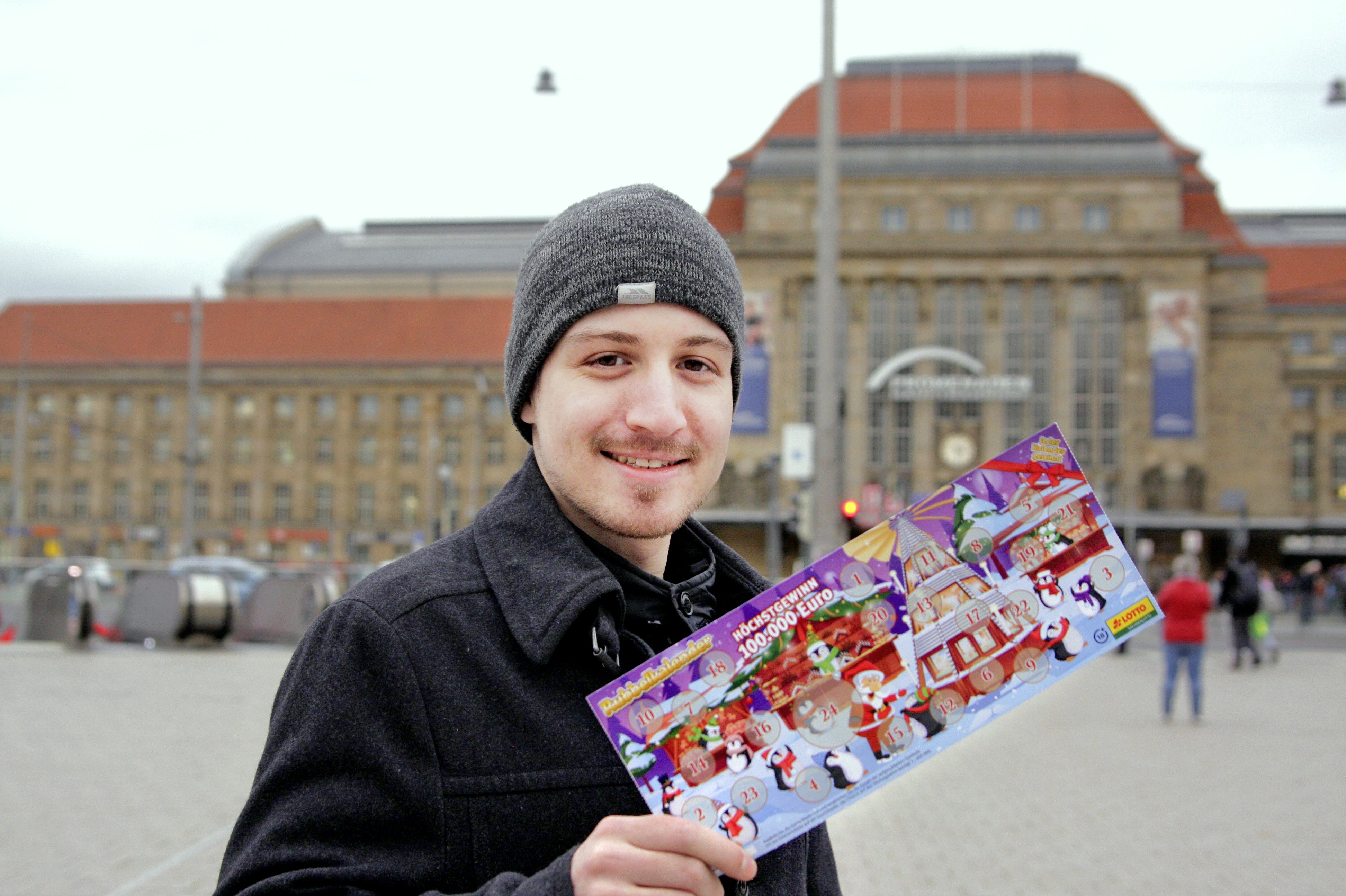 Mann mit Rubbelloskalender