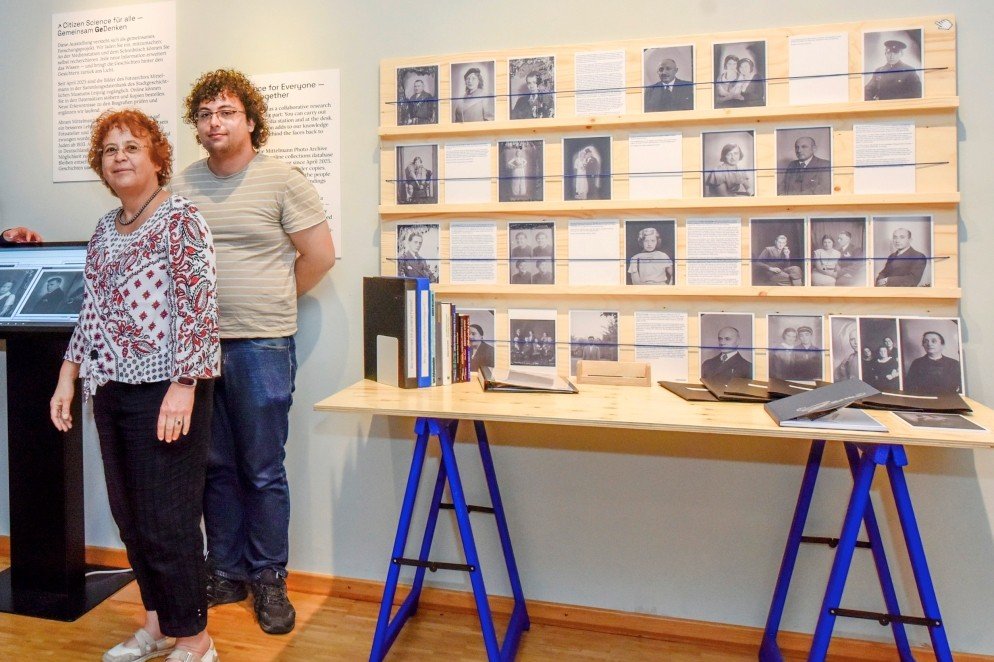 Nadia Vergne und ihr Sohn Sigi aus der Nähe von Paris waren bei der Ausstellungseröffnung dabei