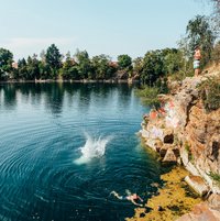 Ein See in einem Steinbruch